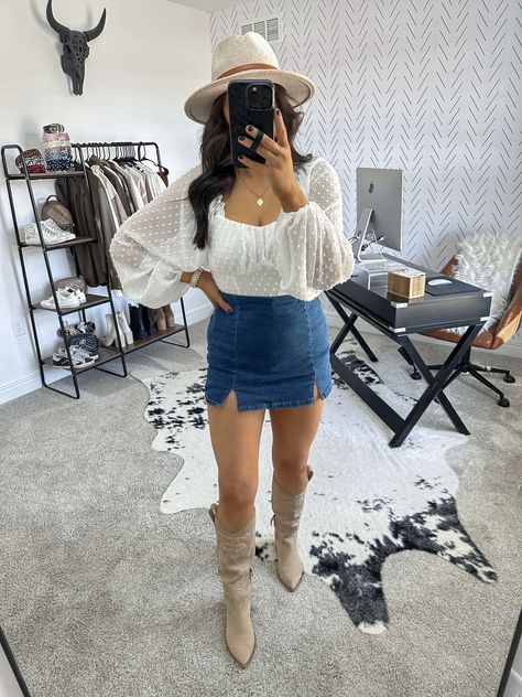 Denim Skort Ootd, Boots And Denim Skirt, Brunch Date Outfit Summer, Denim Skirt Outfit Spring, Boots And Mini Skirt, Skort Ootd, Aesthetic Brunch, Ootd Denim, Brunch Outfit Spring