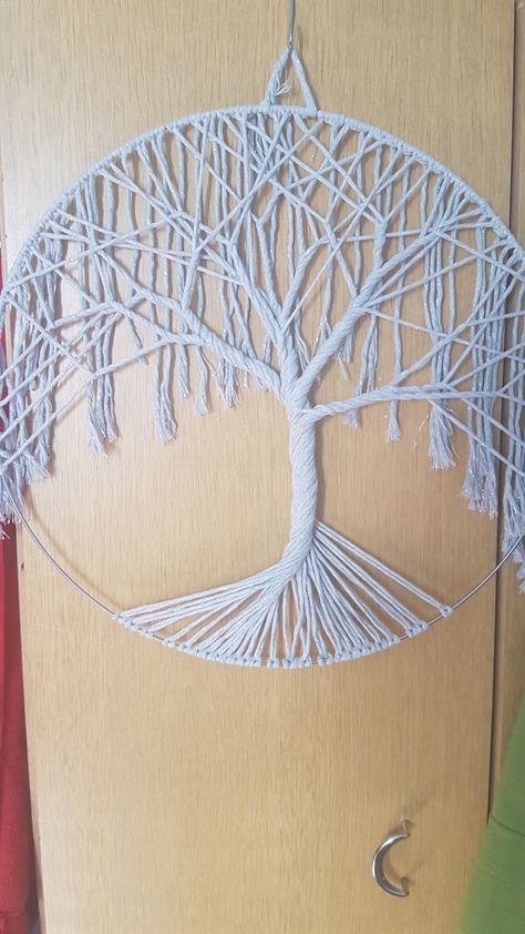 Diy Macrame Tree Of Life Tutorial, Dream Catcher Patterns Step By Step, Diy Dream Catcher Tutorial, Pola Macrame, Dream Catcher Patterns, Macrame Wall Hanger, Macrame Knots Tutorial, Dream Catcher Craft, Macrame Knots Pattern