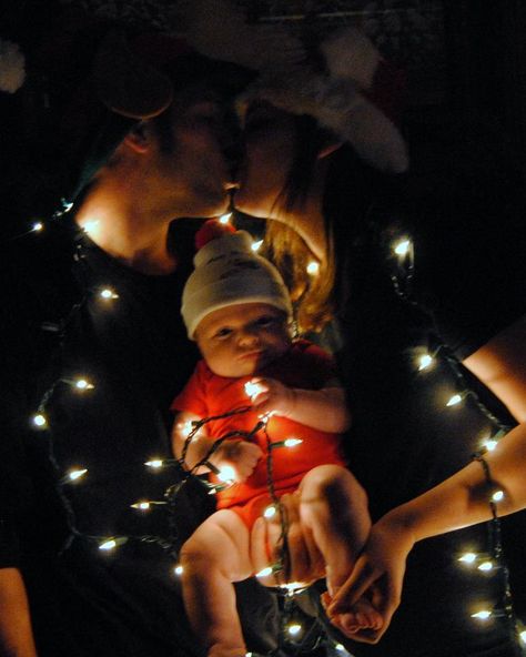 Christmas Photo Shoot For Baby, Baby In Christmas Lights, First Family Christmas Photos With Baby, Infant Christmas Pictures Family, New Family Christmas Pictures, Christmas Family Photoshoot With Newborn, Twins First Christmas Pictures, Infant Family Christmas Pictures, First Christmas Photoshoot Family