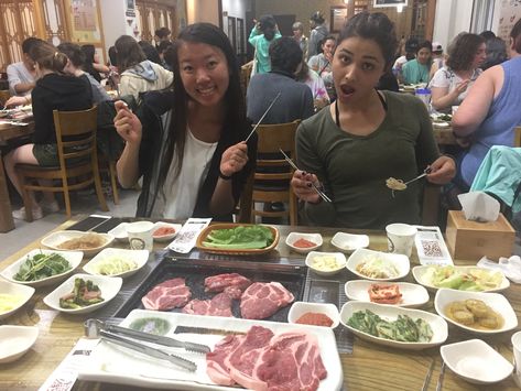 South Korea: The Allure of Korean BBQ - where to find it and how to eat it Korean Date Outfit, Fancy Date Night Outfit, Dinner Date Night Outfit, Bbq Night, Fancy Date Night, Casual Date Night Outfit, Winter Date Night Outfits, Korean Barbecue, Date Night Outfit Summer