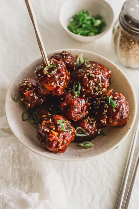 Beef Balls Asian, Korean Style Meatballs, Korean Beef Meatballs, Kimchi Meatballs, Korean Thanksgiving Food, Pork Meatball Recipes, Asian Meatball Recipes, Gochujang Recipe Dishes, Gojuchang Recipe