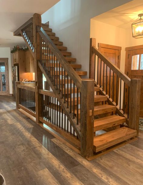 Open Staircase Ideas, Cabin Stairs, Iron Staircase Railing, Stairwell Ideas, Metal Handrail, Rustic Staircase, Rustic Stairs, Trim Carpentry, Ranch House Decor