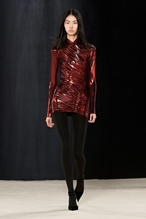 Ferragamo Fall 2023 Ready-to-Wear https://www.vogue.com/fashion-shows/fall-2023-ready-to-wear/salvatore-ferragamo/slideshow/collection#61 Ferragamo Fall 2024, Procreate Lessons, Ferragamo Runway, Runway 90s, Fall 2023 Ready To Wear, 2023 Ready To Wear, Fall 2023, Fall 2024, Salvatore Ferragamo