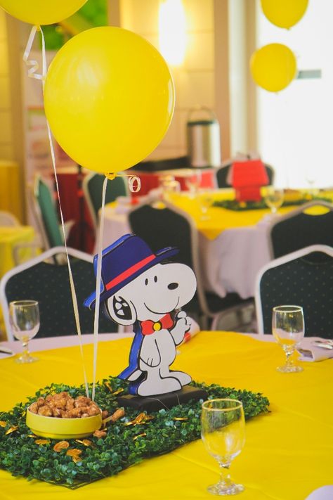 Nicholas' Snoopy and The Peanuts Gang Themed Party – Table Centerpiece Snoopy Centerpieces, Snoopy Birthday Invitations, Charlie Brown Birthday Party, Bolo Snoopy, Peanuts Birthday Party, Snoopy Birthday Party, Snoopy Baby Shower, Pusheen Birthday, Peanuts Party