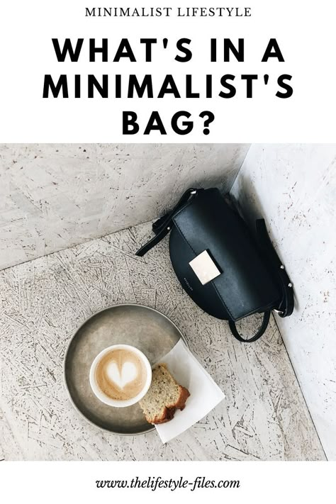 Minimalist Bags For Women, Minimal Purse Essentials, Whats In My Bag Minimalist, Minimalist Bag Essentials, Everyday Bags For Women, Minimal Handbag, What's In My Bag Aesthetic, Mom Bag Essentials, Minimal Purse