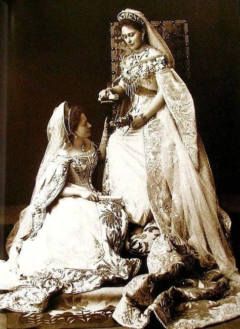 Russian Court Dress, Russian Royalty, Russian Wedding, Alexandra Feodorovna, Romanov Dynasty, Court Dresses, Lady In Waiting, Russian Culture, Romanov Family