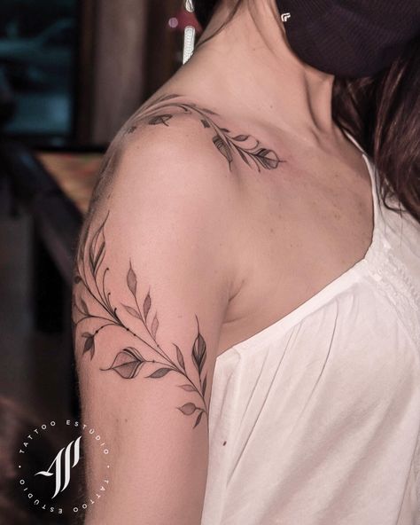 Vine Tattoos Wrap Around Arm, Olive Branch Tattoo Shoulder Wrap, Olive Branch Tattoo Upper Arm, Shoulder Wrap Tattoo Women, Ivy Flower Tattoo, Shoulder Leaf Tattoo, Vine Shoulder Tattoo, Shoulder Vine Tattoo, Tattoo Designs Skull