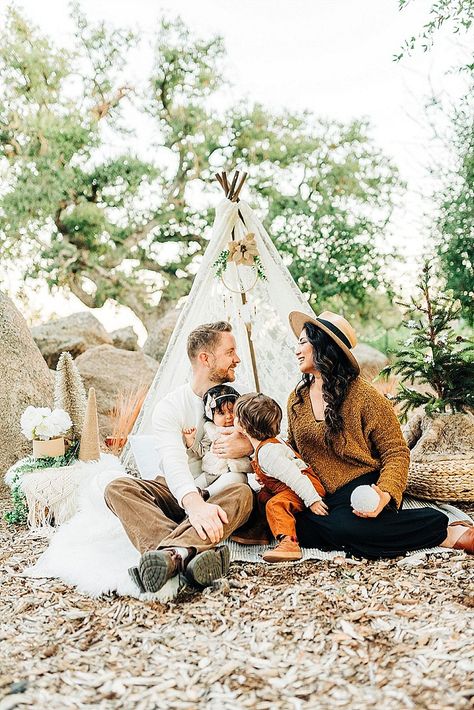 Teepee Photo Shoot Mini Sessions, Boho Christmas Outfit, Boho Photo Session, Teepee Photography, Christmas Outfit Kids, Boho Family Photos, Lace Teepee, Easter Minis, Boho Baby Romper