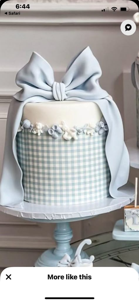 Grand Millennial Baby Shower Boy, Blue Bow Baby Shower Theme, Spring Boy Baby Shower Ideas, Blue Gingham Baby Shower Ideas, Gingham Baby Shower Ideas, Gingham Cake, Blue Baby Shower Cake, Fancy Birthday Cakes