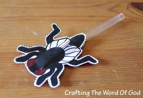 The Plague Of Flies Fly Straw Rocket Moses Plagues, Moses Craft, Fly Craft, Plagues Of Egypt, 10 Plagues, Passover Crafts, Ten Plagues, Egypt Crafts, Frog Crafts