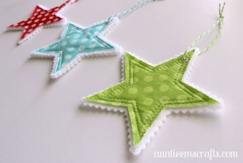 Holiday Fabric Crafts, Quilted Christmas Gifts, Fabric Christmas Decorations, Felt Stars, Christmas Sewing Patterns, Sewn Christmas Ornaments, Felt Star, Christmas Fabric Crafts, Christmas Ornaments Patterns