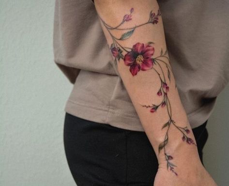 Tattoos For Women Arm, Rose Vine Tattoos, Tato Lengan Bawah, Arm Wrap Tattoo, Flower Vine Tattoos, Around Arm Tattoo, Forearm Flower Tattoo, Wrap Around Tattoo, Tattoo Neck