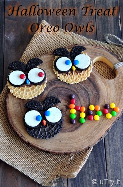 How to DIY Halloween Treats -  Oreo Owls  http://uTry.it Easy Diy Halloween Treats, Log Cake Stand, Owl Treats, Easy Halloween Treats, Halloween Bark, Diy Halloween Treats, Fairy Baby Showers, Owl Cookies, Halloween Treats Easy