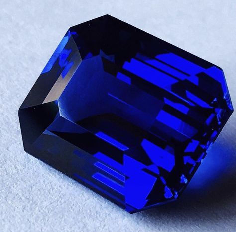 Saphire Aesthetic Gem, Sapphire Stones Aesthetic, Blue Sapphire Aesthetic, Alpona Design, Blue Sapphire Jewelry, Princess Jewelry, Gem Diamonds, Mineral Stone, Colored Gems