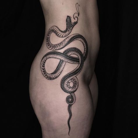 Illustrative Blackwork, Side Hip Tattoos, Tattoo Snake, Hip Tattoos Women, London Tattoo, Thigh Tattoos Women, Side Tattoos, Dot Work Tattoo, Hot Tattoos