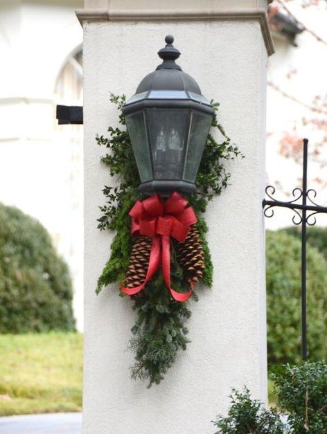 Small Garden Landscaping Ideas, Small Garden Landscaping, Small Garden Design Ideas, Christmas Lamp Post, Ideas Decoracion Navidad, Design A Garden, Christmas Flower Decorations, Small Garden Ideas, Outside Christmas Decorations