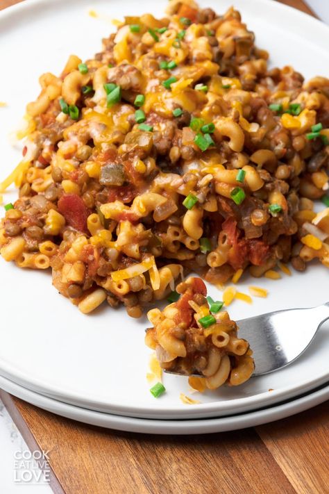 American-Style Vegetarian Goulash - Cook Eat Live Love Meatless Goulash Recipes, Healthy Goulash Recipes, Vegetarian Goulash Recipes, Goulash Vegetarian, Veggie Goulash, Goulash With Corn Recipes, Vegetarian Goulash, Easy Fall Dinner, Easy Fall Dinners