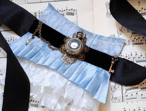 Steampunk Alice in Wonderland Pocket Watch Wrist Cuff – Bizarre Noir Steampunk Alice In Wonderland, Victorian Tea Party, Alice In Wonderland Diy, Mode Steampunk, Alice In Wonderland Tea Party, Steampunk Accessories, Wrist Wrap, Party Diy, Wrist Cuffs