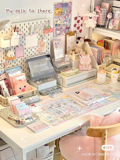 Desk Organization Aesthetic, Deco Books, School Locker Decorations, Kpop Desk, Organization Aesthetic, Dream Desk, Study Desk Decor, Desk Setups, Gamer Room Decor