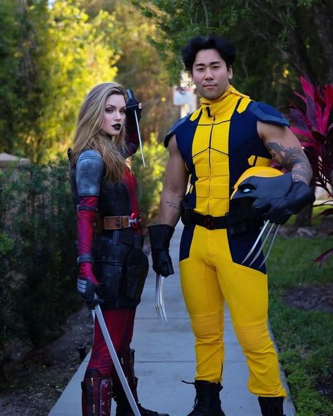 What’ll it be ketchup… or mustard? ♥️💛 Which #Superbowl commercial are you most looking forward to? Mine's sorta obvious. @justinsaiyann as Wolverine @armoredheartcosplay as Fem. Deadpool Photographed by @missbrisolo #TheWolverine #Wolverine #LoganHowlett #Logan #Deadpool #💀💩L #WadeWilson #MercWithAMouth #HughJackman #RyanReynolds #XMen #XForce #Avengers #Marvel #MarvelComics #MarvelUniverse #MarvelCinematicUniverse #MCU #WolverineCosplay #DeadpoolCosplay #XMenCosplay #MarvelCosplay #Cospla... Deadpool Wolverine Costume, Deadpool And Wolverine Cosplay, Deadpool And Wolverine Couple Costume, Deadpool And Wolverine Halloween Costume, Deadpool And Wolverine Costume, Fem Deadpool, Hallow Costumes, Girl Wolverine, Wolverine Halloween Costume