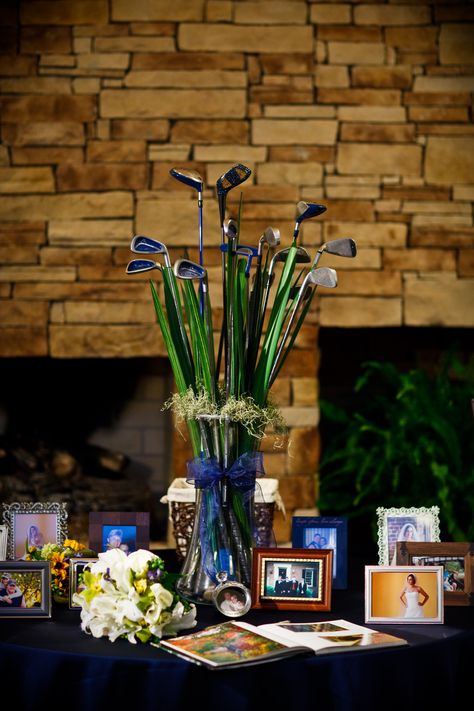 centre de table avec cahier souvenir pour mom et dad avec centre avec des clubs de golf Golf Centerpieces, Masters Golf Tournament, Golf Theme Party, Golf Cake, Golf Decor, Masters Golf, Golf Outing, Golf Day, Golf Party