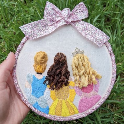 Princess Embroidery, Disney Embroidery, Hand Embroidery Projects, Diy Cross Stitch, Sewing Embroidery Designs, Disney Diy, Hand Embroidery Stitches, Embroidery Craft, Hand Embroidery Patterns