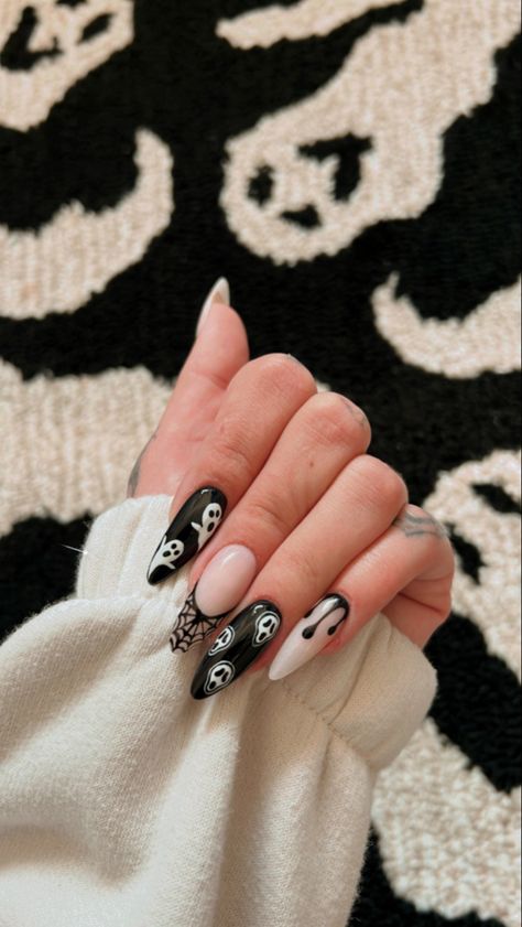 Halloween Round Nails, Spooky Season Nails Almond, Scary Nails Halloween, Almond Spooky Nails, Spooky Halloween Nails Almond, Spooky Nails 2023, Halloween Acrylic Nails Almond, Black Line Art Nails, Spooky Black Nails