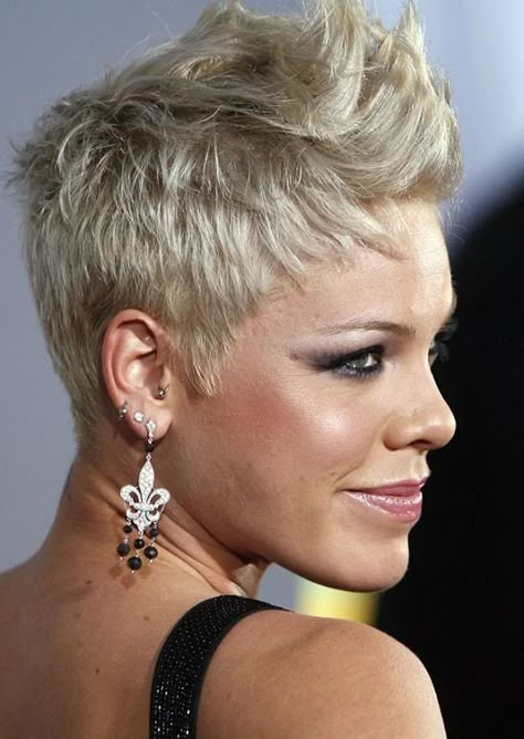 Super Short Feminine Haircuts, P Nk Hairstyles, P!nk Hairstyles, Pink Singer Hairstyles, Pink Haircut, Short Punk Hair, Short Hair Back, Pink Singer, Silver Blonde Hair