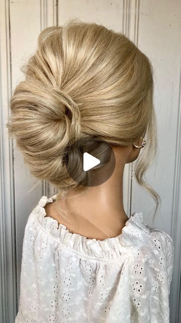 Updo Diy Easy Step By Step, Casual French Twist Updo, Updos With Wigs, Updo Hairstyle Videos, Quick Updo For Long Hair, Updo Videos For Medium Length Hair, Voluminous Updo Tutorial, French Twist Updo With Veil, How To Do A Chignon Bun