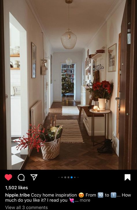 Hall Wall Decor Ideas, Swedish House Design, Elegant Entryway Decor, Hall Wall Decor, Elegant Entryway, Narrow Hallway Decorating, Cosy House, Cozy Room Decor, Apartment Decor Inspiration