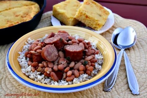 Mommy's Kitchen - Old Fashioned & Southern Style Cooking: Miss Kay's Pinto Beans & Sausage + {Slow Cooker Recipe} Duck Dynasty Recipes, Sausage Cornbread, Mexican Cornbread Recipe, Supper Tonight, Bean Dishes, Beans And Sausage, Mexican Cornbread, Homemade Dinner Recipes, Beans And Rice