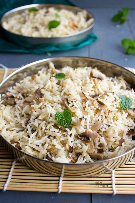 Easy Mushroom Pulao Mushroom Pulao, Veg Pulao Recipe, Veg Pulao, Variety Food, Indian Veg Recipes, Pulao Recipe, Veg Dishes, Indian Snacks, Cuisine Recipes