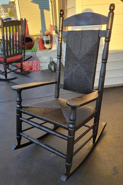 Farmhouse Rocking Chair, Black Rocking Chair, Farmhouse Rocking Chairs, Den Decor, Wicker Rocking Chair, Furniture Redos, Entrance Ideas, Rocking Chairs, Retro Furniture