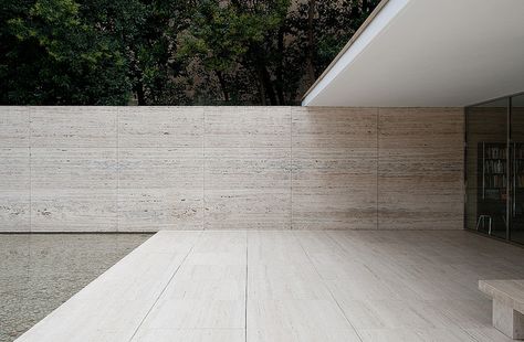 Mies van der Rohe Pavillion, Barcelona. Travertino Wall, Spencer Finch, Travertine Wall, White Travertine, Barcelona Pavilion, Art Intervention, Rectangular Pool, Ludwig Mies Van Der Rohe, Design Blogs