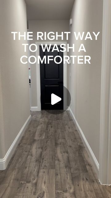 Caridad Colón aka Cleantok Cary on Instagram: "How to wash a comforter at home. And I already know what you’re gonna say, so here goes… 💥Yes, you can wash a king size comforter in your washer at home. You don’t need to spend money taking it to the laundromat.  💥 I know it’s going in folded, but it unravels during the wash cycle. Make sure you are using my folding and washing method when washing your throws or comforters. Make sure to place the S shape facing the glass whether you have a top loader or front loader and make sure that the openings are also facing the glass so it unravel properly. This method will allow the comforter/throw to be completely washed, rinsed and it won’t be tangled at the end of the cycle.  💥 Using this method avoids your washer from unbalancing so it won’t sou How To Wash Bedding, How To Wash Comforter At Home, Washing Comforter At Home, How To Wash Comforter, Laundry Cleaning, Wash And Fold, King Size Comforters, House Tips, Cleaning Techniques