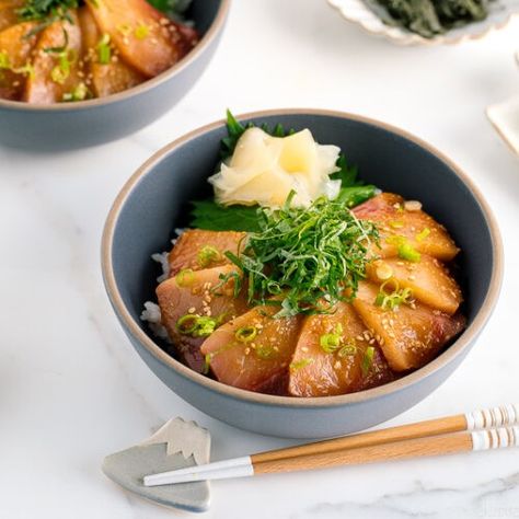 This Miso-Marinated Hamachi Bowl is a simple yet elegant meal you can easily pull off at home! I'll show you how to defrost the sashimi-grade hamachi and make this restaurant-quality rice bowl in a short time. #hamachi #sashimi #ricebowl | Easy Japanese Recipes at JustOneCookbook.com Hamachi Sashimi, Sashimi Bowl, Sashimi Recipe, Miso Recipe, Middle East Food, Easy Japanese Recipes, Easy Gluten Free Recipes, Easy Healthy Dinner Recipes, Easy Healthy Dinner