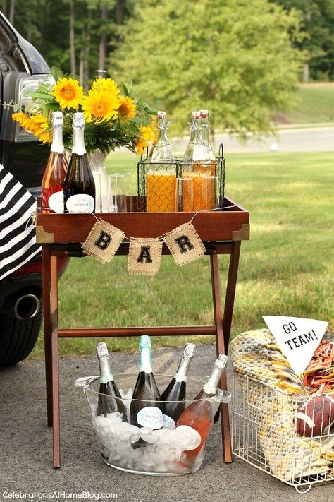 Stylish tailgating is fun and easy with these ideas and recipes.: Brunch Decorations, Fancy Brunch, Brunch Decor, Decoration For Ganpati, Fall Entertaining, Cocktails Bar, Tailgate Food, Mimosa Bar, Drink Station