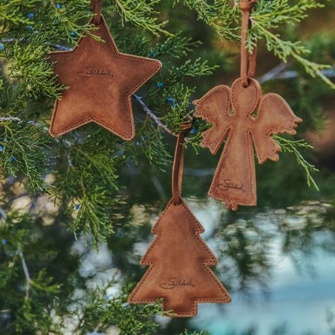 Leather Christmas Ornaments, Leather Christmas Gifts, Christmas Decorations Sewing, Jul Diy, Handmade Leather Work, Saddleback Leather, Leather Christmas, Diy Projects Gifts, Diy Leather Projects