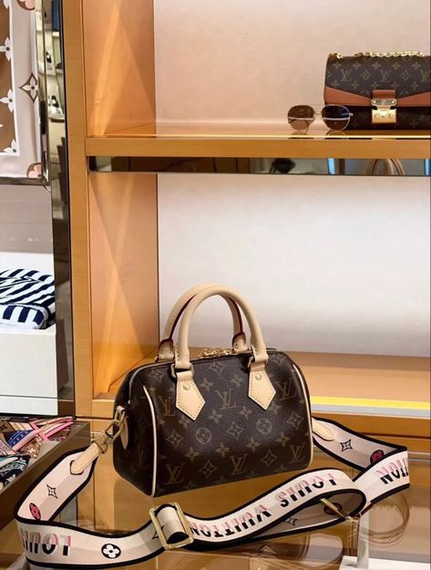 Speedy Bandoulière 20 Bag, Speedy 25 Outfit, Louis Vuitton Speedy 20, Louis Vuitton Speedy Bandouliere, Louis Vuitton Speedy 25, Speedy Bandouliere, Speedy 25, Women's Handbags, Louis Vuitton Speedy