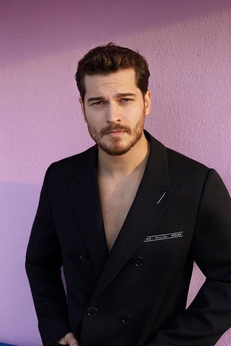 Çatay Ulusoy, Cagatay Ulusoy Wallpaper, Catay Ulusoy, Cagatay Ulusoy, Marriage Material, Global Awareness, Actors Male, Turkish Men, E Dawn