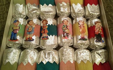 vintage crepe paper party crackers 1940s Christmas, Christmas Styles, Christmas Nostalgia, Christmas Sketch, Party Crackers, Christmas Decs, Ghost Of Christmas Past, Turkey Time, Christmas Cracker