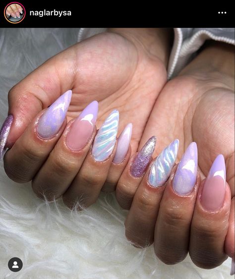 Lilac And Gold Nails, Lilac Almond Nails, Gold Nails Almond, Lilla Nails, Ig Nails, Shell Nails, Classy Acrylic, Long Almond, Purple Acrylic Nails