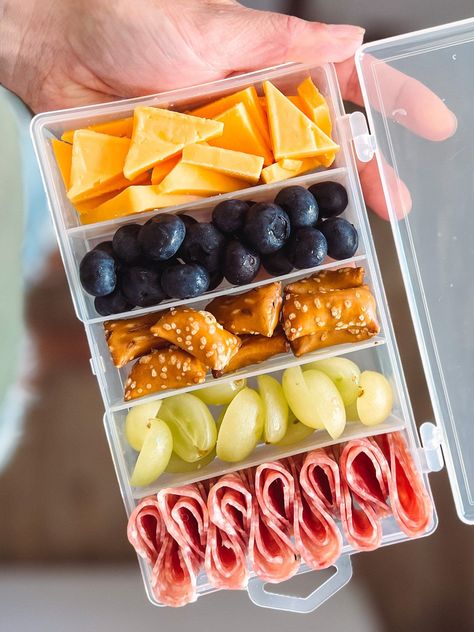 Snackle Box Ideas For Kids Airplane, Airplane Snack Box For Kids, Toddler School Snack Ideas, Toddler Snack Box Ideas, Snackle Box Ideas Toddler, Kids Snack Box Ideas, Snack Box Ideas For Kids, Kid Bento Box Lunch Ideas, Healthy Snacklebox Ideas