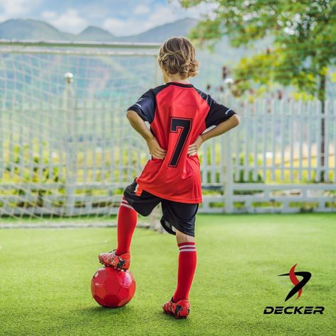 4k Wallpapers For Mobile, Soccer Photography Poses, Soccer Senior Pictures, Sports Team Photography, Soccer Shoot, Soccer Poses, Football Poses, Soccer Photography, Sport Portraits