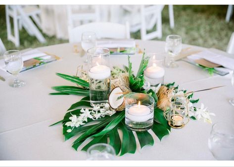 Hawaiian Wedding Themes, Wedding Plate Setting, Destination Wedding Decor, Punta Cana Wedding, Tropical Wedding Flowers, Garden Reception, Cancun Wedding, Marble Wedding, Wedding Plates