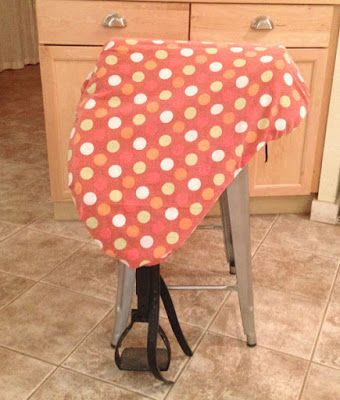 Super simple DIY saddle cover - NO SEWING REQUIRED!! Horse Projects, Horse Tack Diy, 4h Ideas, Barn Hacks, Horse Lessons, Horse Ideas, Horse Camp, Horse Fashion, Horse Things