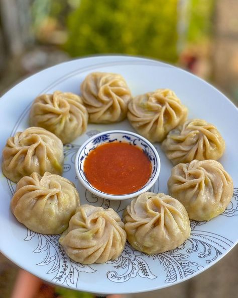 Chicken Momos Photography, Momos Photo, Momos Picture, Momos Aesthetic, Momo Photography, Homemade Momos, Nepali Momo, Aesthetic Food Photography, Momo Food