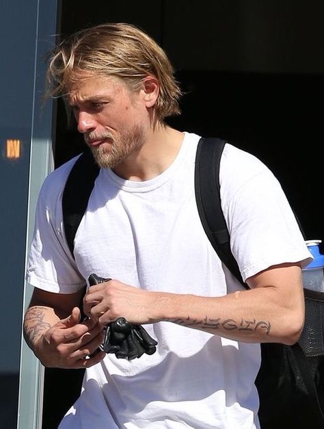 Medium Long Haircut Men Straight, Men’s Short Straight Hair, Charlie Hunnam Hairstyle, Long Haircut Men Mid Length, Straight Long Hair Men, Long Straight Hairstyles Men, Men Straight Hair, Long Straight Hair Men, Mens Straight Hair