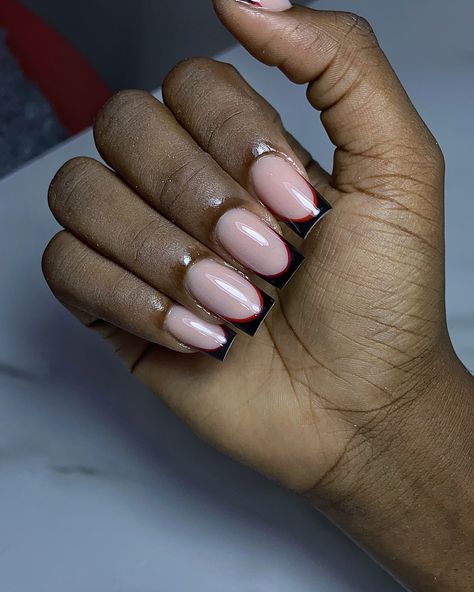 𝓕𝓻𝓮𝓷𝓬𝓱 𝔀𝓲𝓽𝓱 𝓪 𝓽𝔀𝓲𝓼𝓽 💖 If you want a different look to your regular french tips, just add an outline and experience the magic 🪄 Effortlessy gorgeous 🥰 #frenchmanicure #minimalistnails #classynails #nailtechinogba #enailhaven #nailinspo #ogbanails French Tips, Minimalist Nails, Classy Nails, French Manicure, Nail Inspo, The Magic, Twist, Nails, Quick Saves