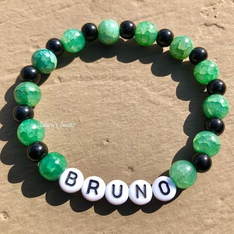 Encanto Bracelet, Disney Bracelet Ideas, Disney Friendship Bracelet, Disney Bracelets, Disneyland Ideas, Bracelet Message, Diy Bracelets With String, Beaded Braclets, Disney 2024